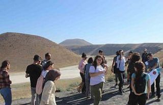 Farklı ülkelerden gelen yer bilimciler Meke Gölü...