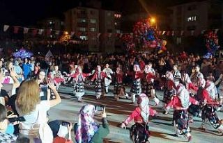 Festivalin gözdesi Yıldızlar folklor ekibi oldu