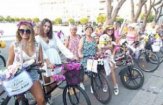 Fethiye’de “Süslü Kadınlar” bisiklet turu...