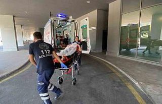 Freni boşalan işçi servisi kaldırımda yürüyen...