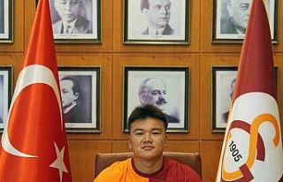 Galatasaray, Beknaz Almazbekov ile yeni sözleşme...
