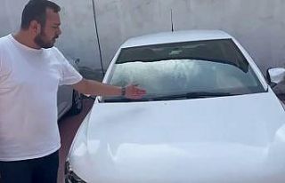 Galerideki otomobilin kaputuna yorgun mermi düştü