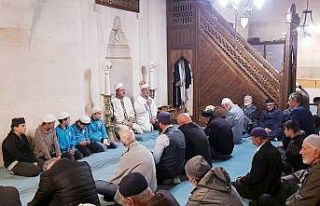 Gazilere vefa ve dua için sabah namazında buluştular