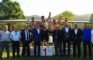 Geleneksel Karakucak Güreşleri’ne 300 fazla güreşçi...