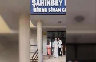 Gelin adayları, saçlarını Şahinbey sosyal tesisinde...