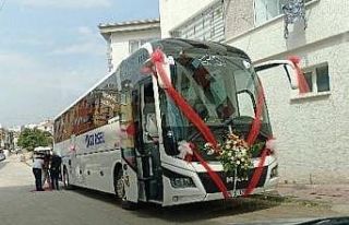 ‘Gelin otobüsü’ ile dünya evine girdiler