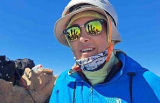 Gelinlikle Ağrı Dağı’na tırmanan kadın, bu...