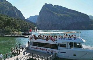 Gemi turlarına 42 bin 300 kişi katıldı