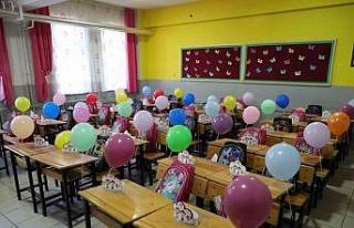 Gemlik’te kırtasiye setleri Başkan Uğur amcadan