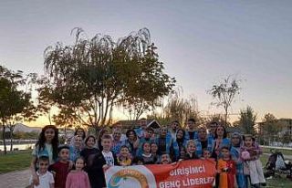 Genç liderler çocukları sevindirmeye devam ediyor