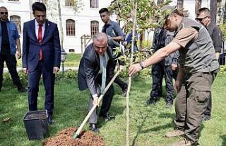 Gençlik ve Spor Bakanı Osman Aşkın Bak, kendi...