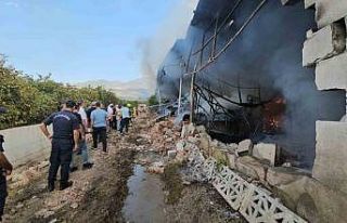 Gıda işletmesi alevlere teslim oldu
