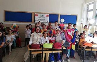 Gönül dostları öğrencilerle bir arada