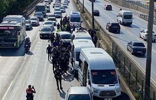 Göreve giden çevik kuvvet ekibi zincirleme kazaya...