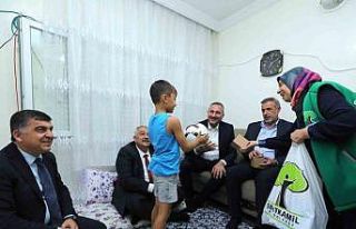 Gül ve Fadıloğlu yetim çocuklarla bir araya geldi