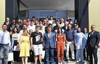 Gürkan, YKS’da ilk bine giren öğrencilerle buluştu