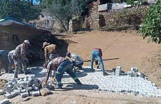 Hacıhıdır Mahallesinde yollara kilit parke taşı...