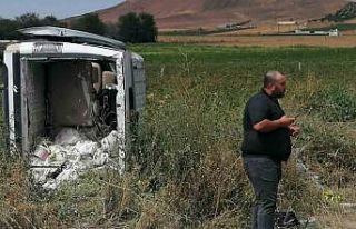 Hafif ticari araç devrildi: 5 Yaralı