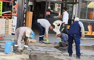 Hakkari’de kaldırımlar yenileniyor