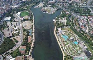 Haliç reklamlarda mavi gerçekte siyah