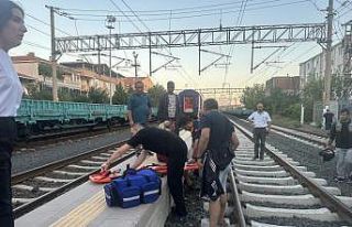 Hareket eden trenden atlayan kadın ölümden döndü