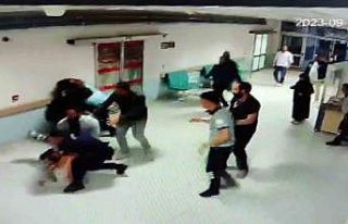 Hasta yakını polis memuru, önce güvenlik görevlilerine...