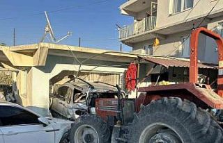 Hatay’da 3 aracı biçen taş yüklü traktör,...