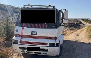 Hazineye ait araziden toprak alırken yakalandı