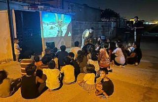 Hiç sinemaya gitmediler sinema ayaklarına geldi