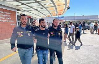 İki akrabasını öldürdüğünü iddia edilen sanıkların...