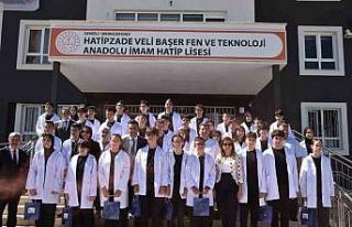 İmam hatipli öğrenciler beyaz önlüklerini giydiler