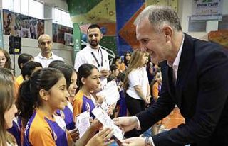 İnegöl Belediyesi Yaz Okulları’nda öğrenciler...