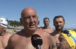 İstanbul Boğazı’nda 30 buçuk kilometreyi yüzerek...