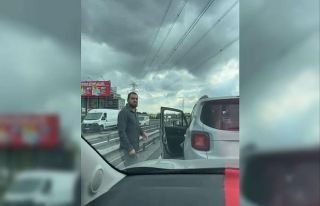 İstanbul’da kadın psikiyatrist trafikte çocuğuyla...