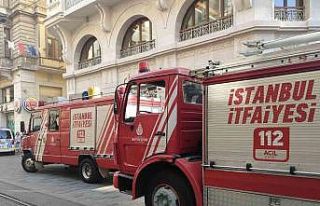 İstiklal Caddesi’nde yangın paniği: Cadde dumanla...