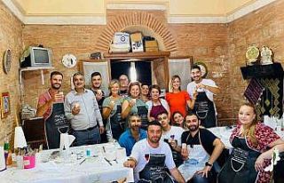 İtalya ve Yunanistan’dan gelen heyet ebru ve çini...