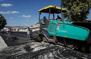 İvrindi’de deforme olan yollara sıcak asfalt