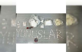 İzmir’de motosikletli polisler 1,5 kilo uyuşturucu...