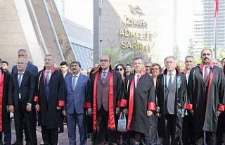 İzmir’de yeni adli yıl düzenlenen törenle başladı
