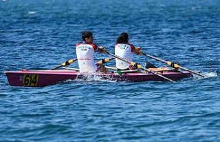 İzmit Körfezi, kürekçilerin nefes kesen mücadelelerine...