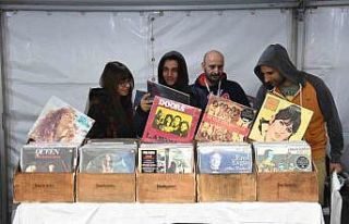 Kadıköy’de plaklar Barış Manço anısına dönecek