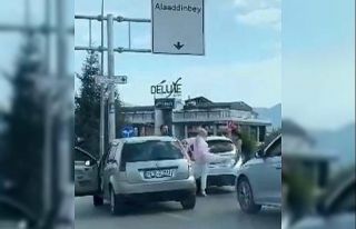 Kadınların tekme tokat kavgası kamerada