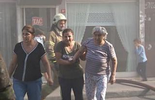 Kağıthane’de yangını söndürmeye çalışan...