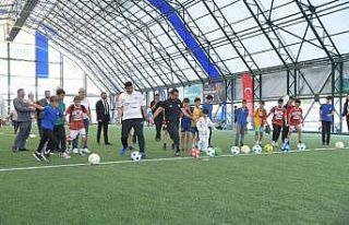 Kahramankazan Belediyesi’nden kapalı halı saha...