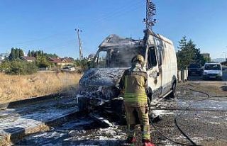 Kahramankazan’da park halindeki araç yangını...