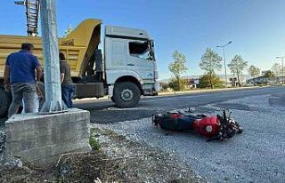 Kamyon ile motosiklet çarpıştı: 1 yaralı