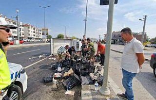 Kamyonet yan yattı 1 kişi yaralı