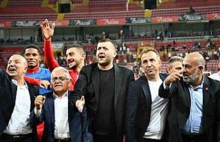 Kapalı Kale Baki Ersoy’u Bağrına Bastı