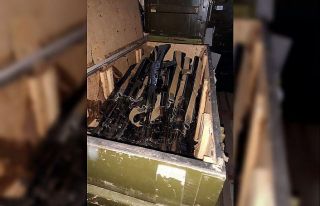 Karabağ’da bir depoda çok sayıda silah ve mühimmat...