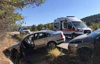 Karabük’te iki otomobil çarpıştı: 6 yaralı